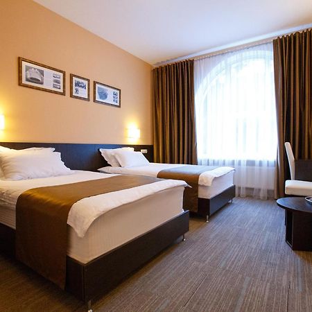 Hotel Schiller à Kamianske Extérieur photo