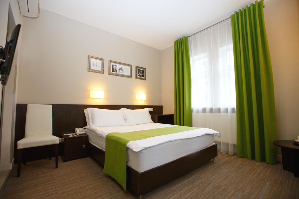 Hotel Schiller à Kamianske Chambre photo
