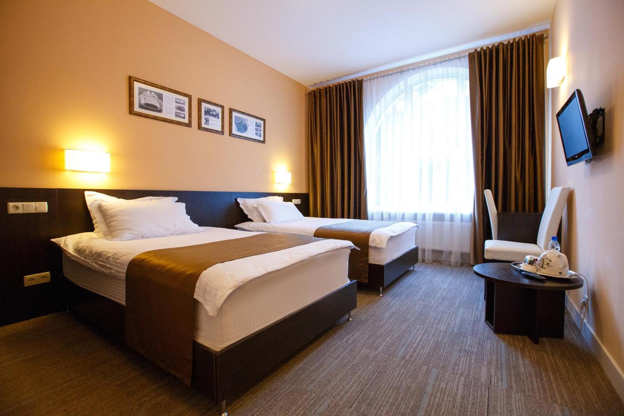 Hotel Schiller à Kamianske Extérieur photo