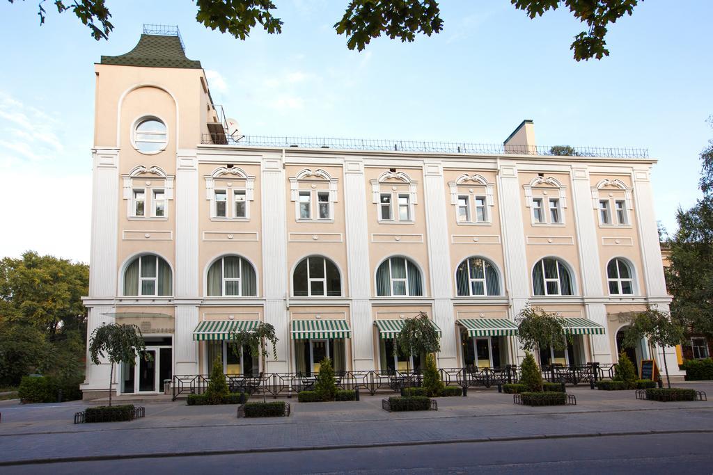 Hotel Schiller à Kamianske Extérieur photo