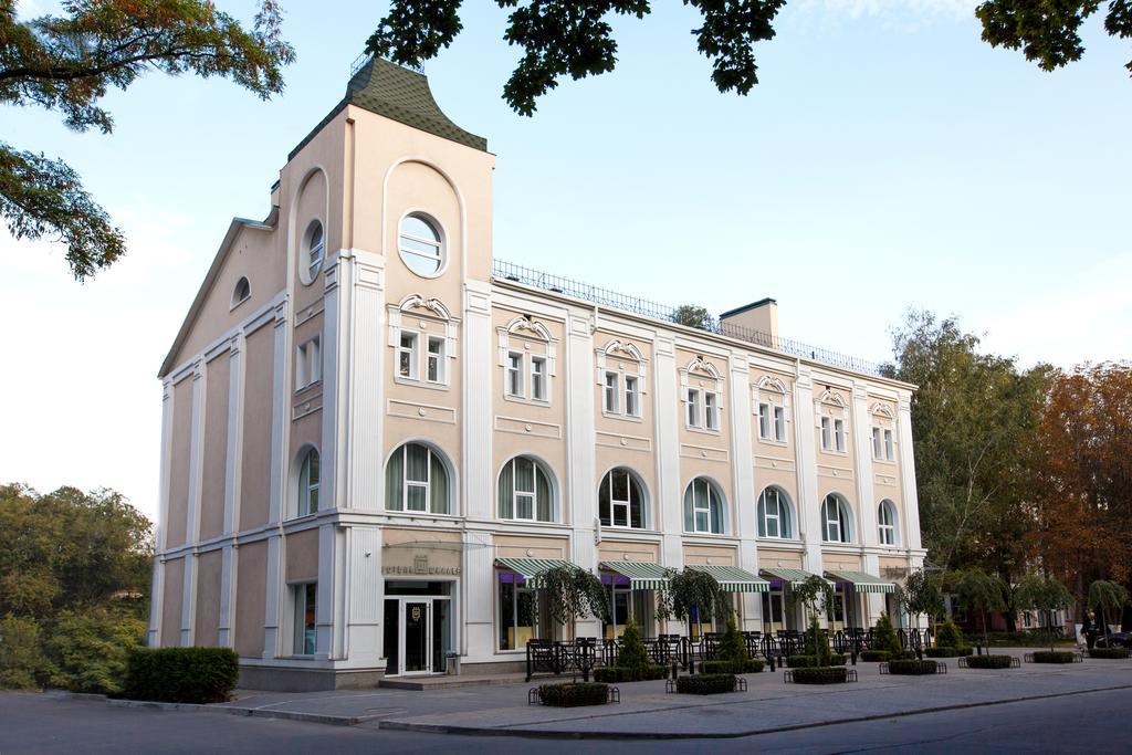 Hotel Schiller à Kamianske Extérieur photo