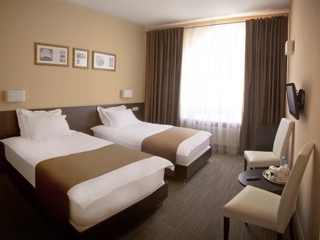 Hotel Schiller à Kamianske Chambre photo