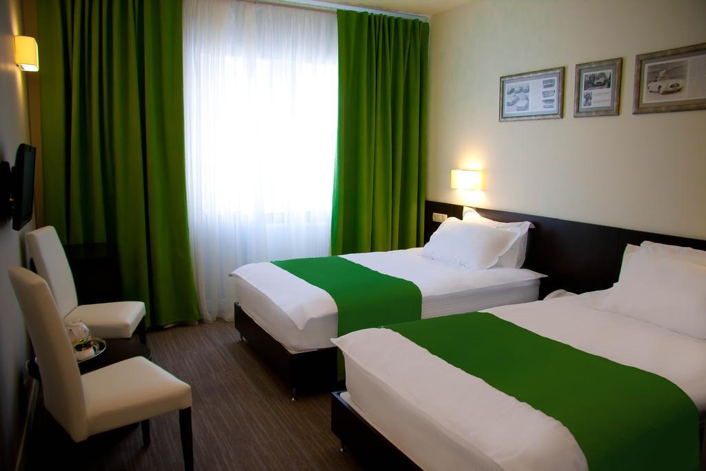 Hotel Schiller à Kamianske Chambre photo