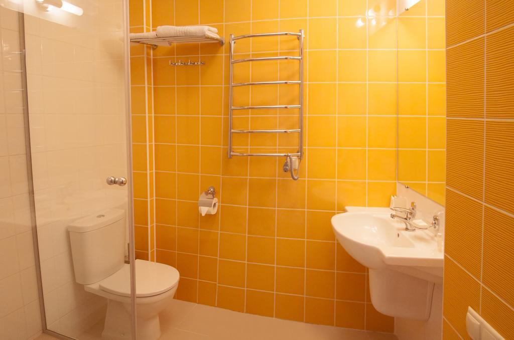 Hotel Schiller à Kamianske Chambre photo