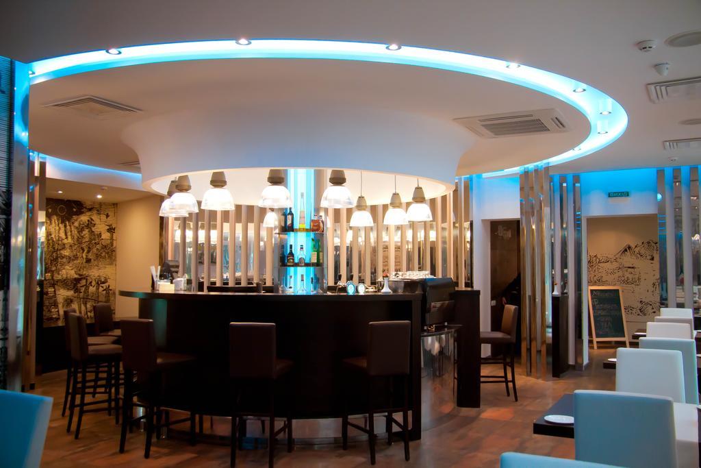Hotel Schiller à Kamianske Extérieur photo